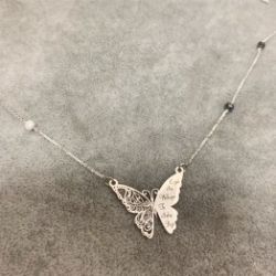 Naszyjnik grawerowany motyl z kamieniami srebro 925