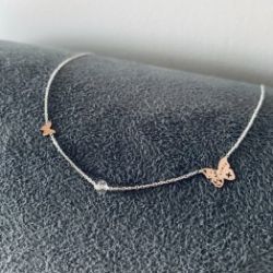 Naszyjnik srebrny z motylkami z różowego złota